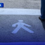 marcación en calle con símbolo de peatones