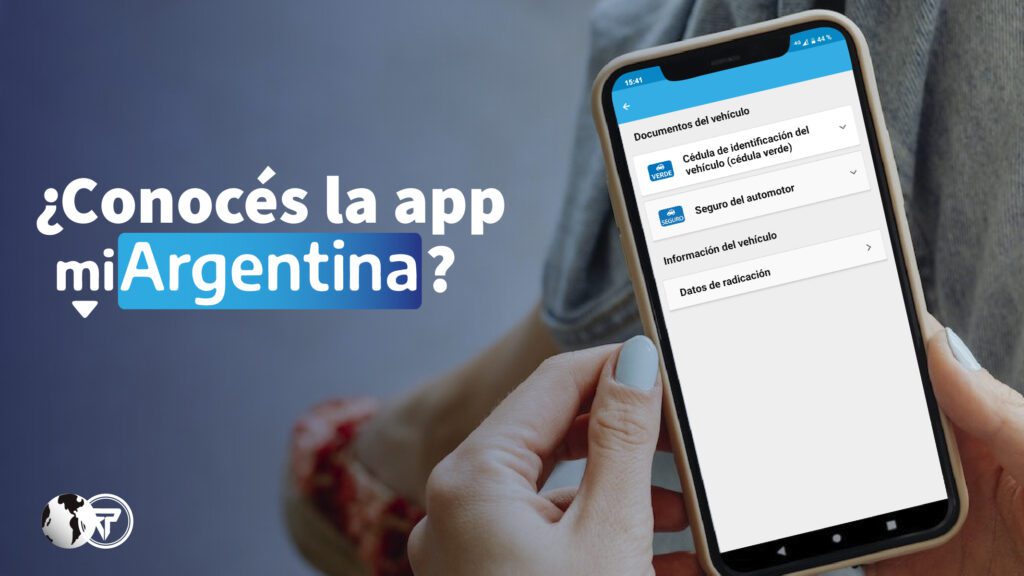 Mano con celular que está viendo la app Mi Argentina